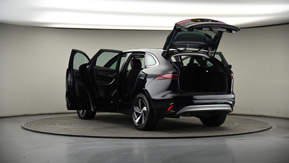 Jaguar F-PACE Image 7