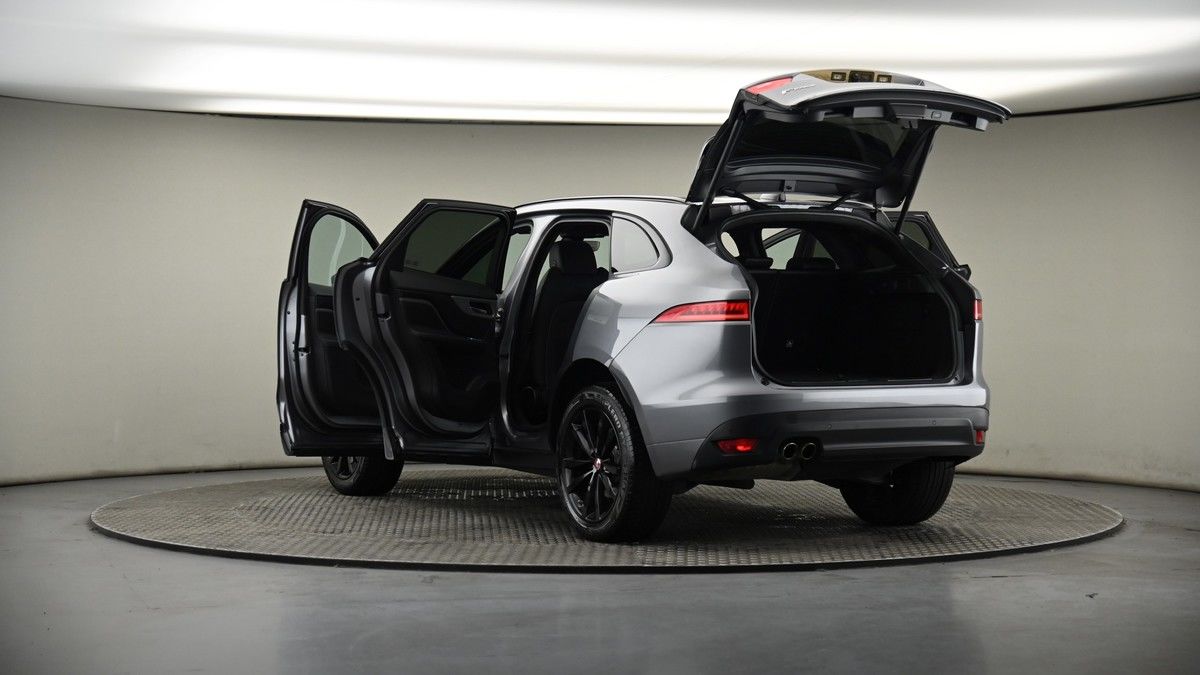 Jaguar F-PACE Image 8