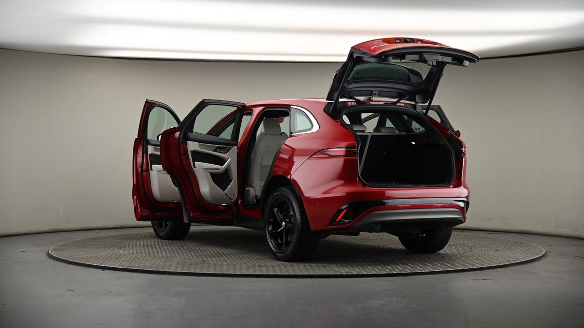 Jaguar F-PACE Image 7