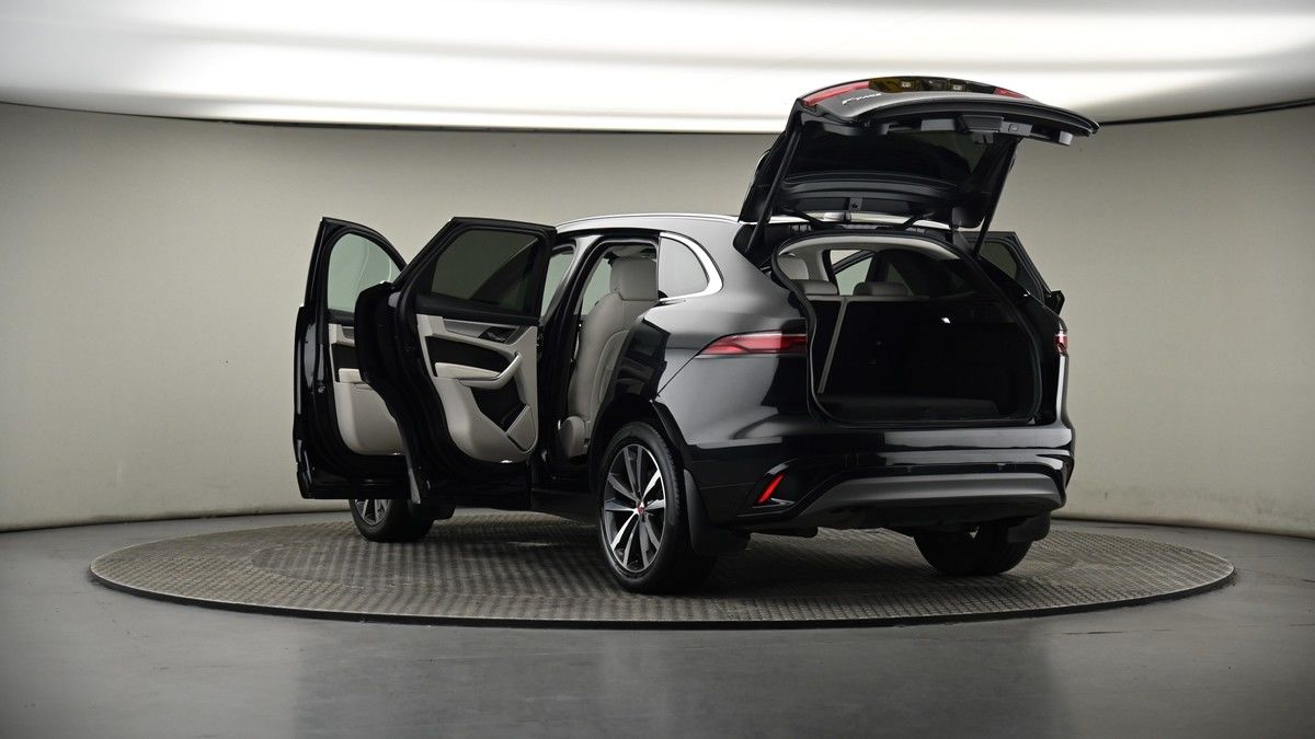 Jaguar F-PACE Image 8