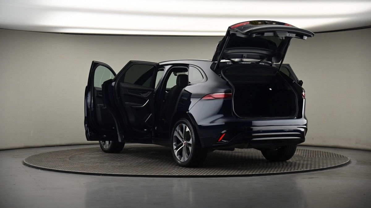 Jaguar F-PACE Image 8