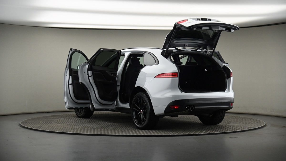 Jaguar F-PACE Image 8