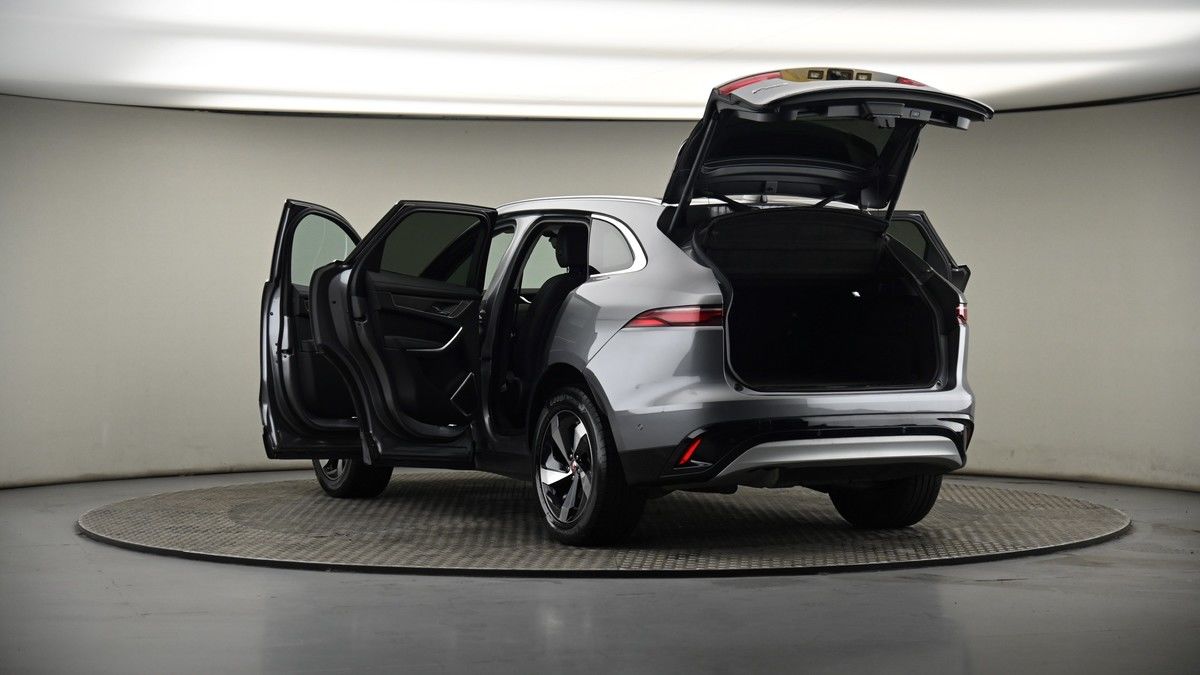Jaguar F-PACE Image 15