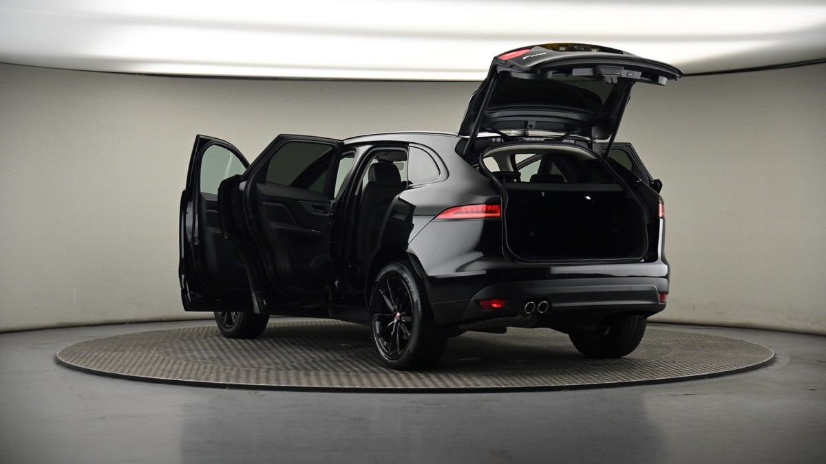 Jaguar F-PACE Image 8