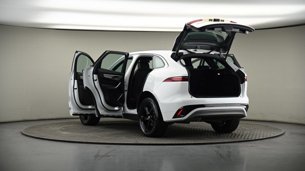 Jaguar F-PACE Image 7