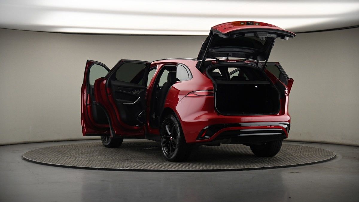 Jaguar F-PACE Image 8