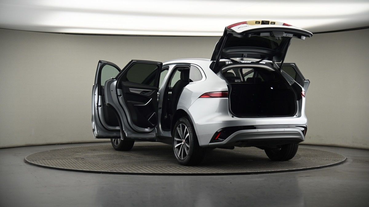 Jaguar F-PACE Image 8