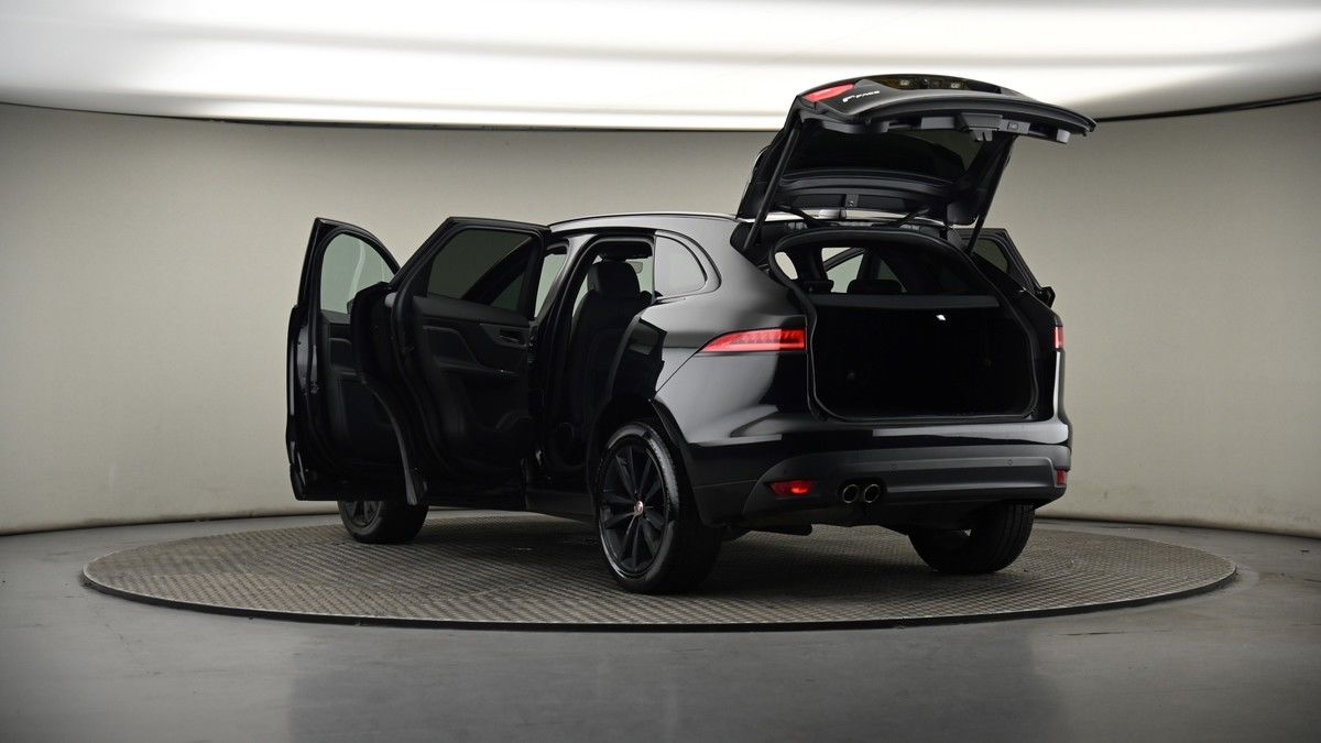 Jaguar F-PACE Image 8