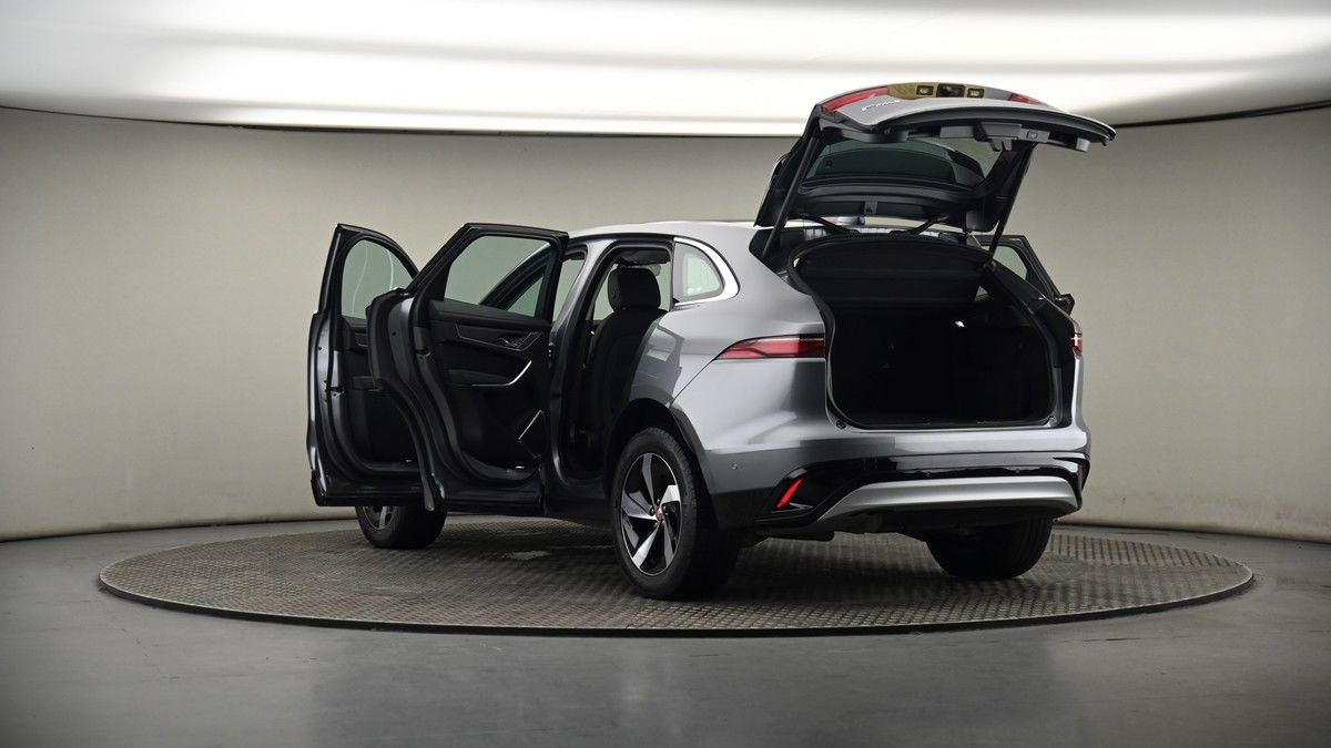 Jaguar F-PACE Image 7
