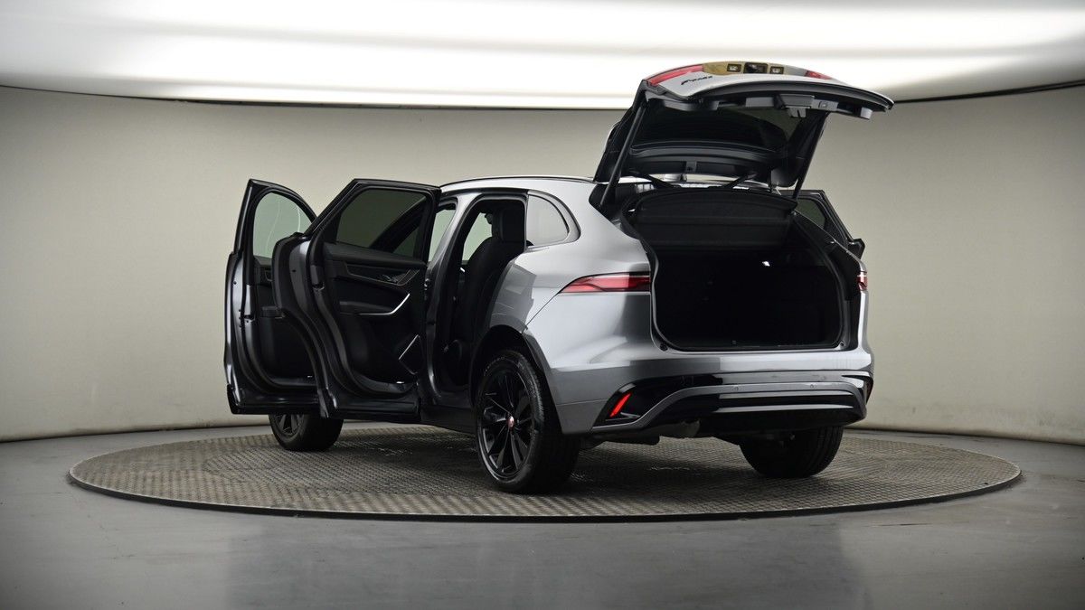 Jaguar F-PACE Image 8