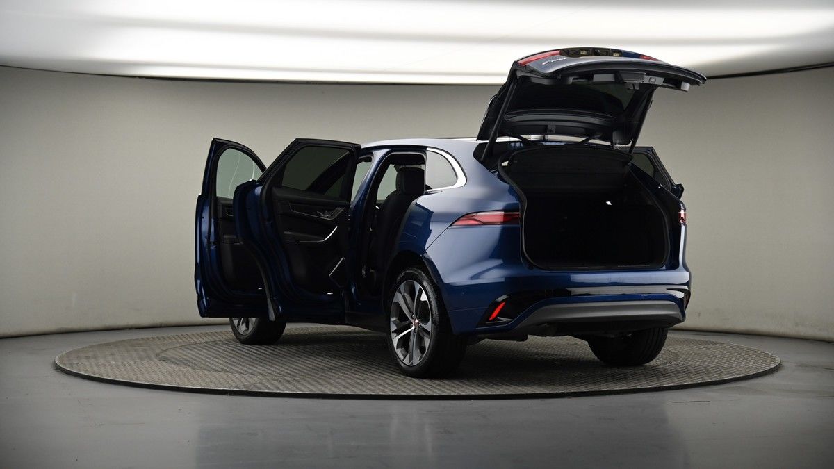Jaguar F-PACE Image 15