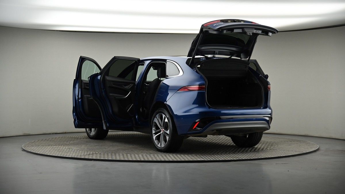 Jaguar F-PACE Image 16