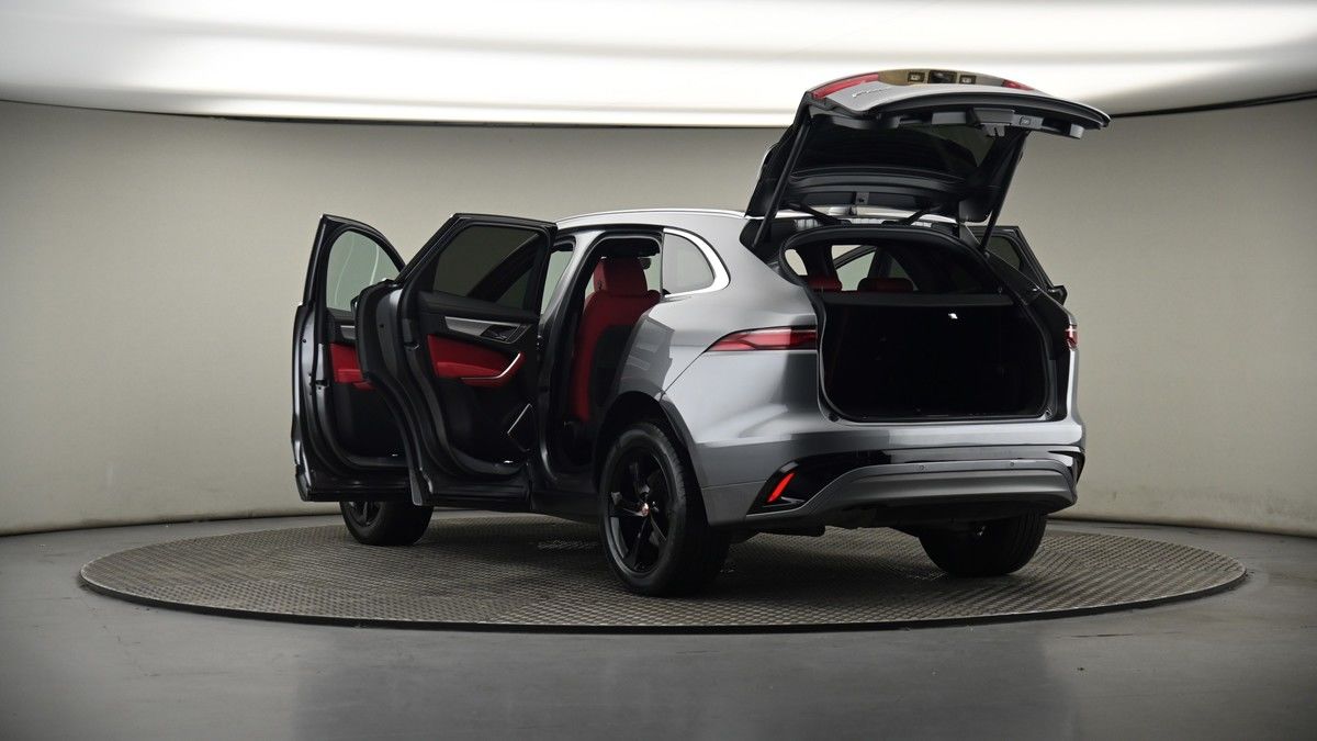 Jaguar F-PACE Image 7