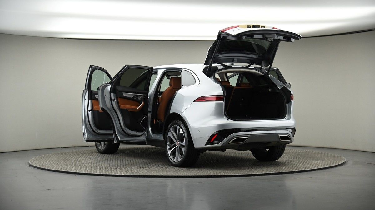 Jaguar F-PACE Image 8