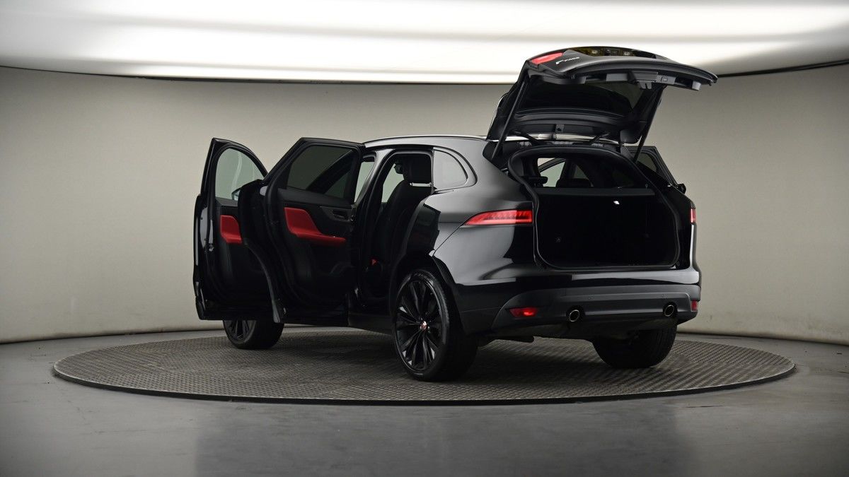 Jaguar F-PACE Image 8