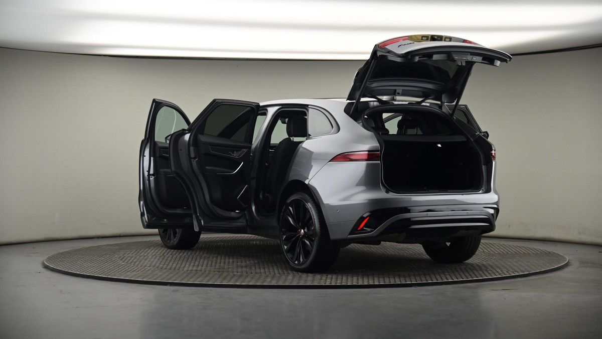 Jaguar F-PACE Image 8