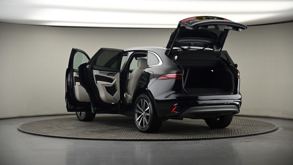 Jaguar F-PACE Image 8