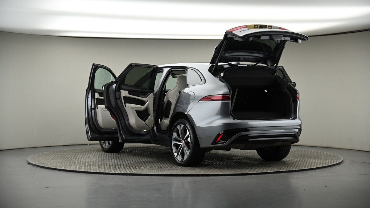 Jaguar F-PACE Image 8
