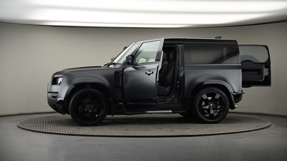 More views of Land Rover Defender 90