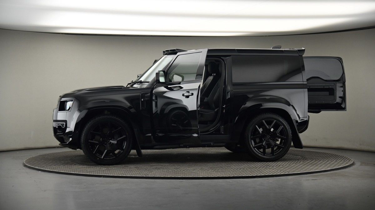 More views of Land Rover Defender 90