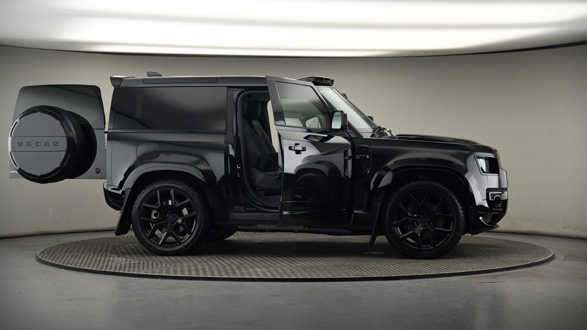 More views of Land Rover Defender 90