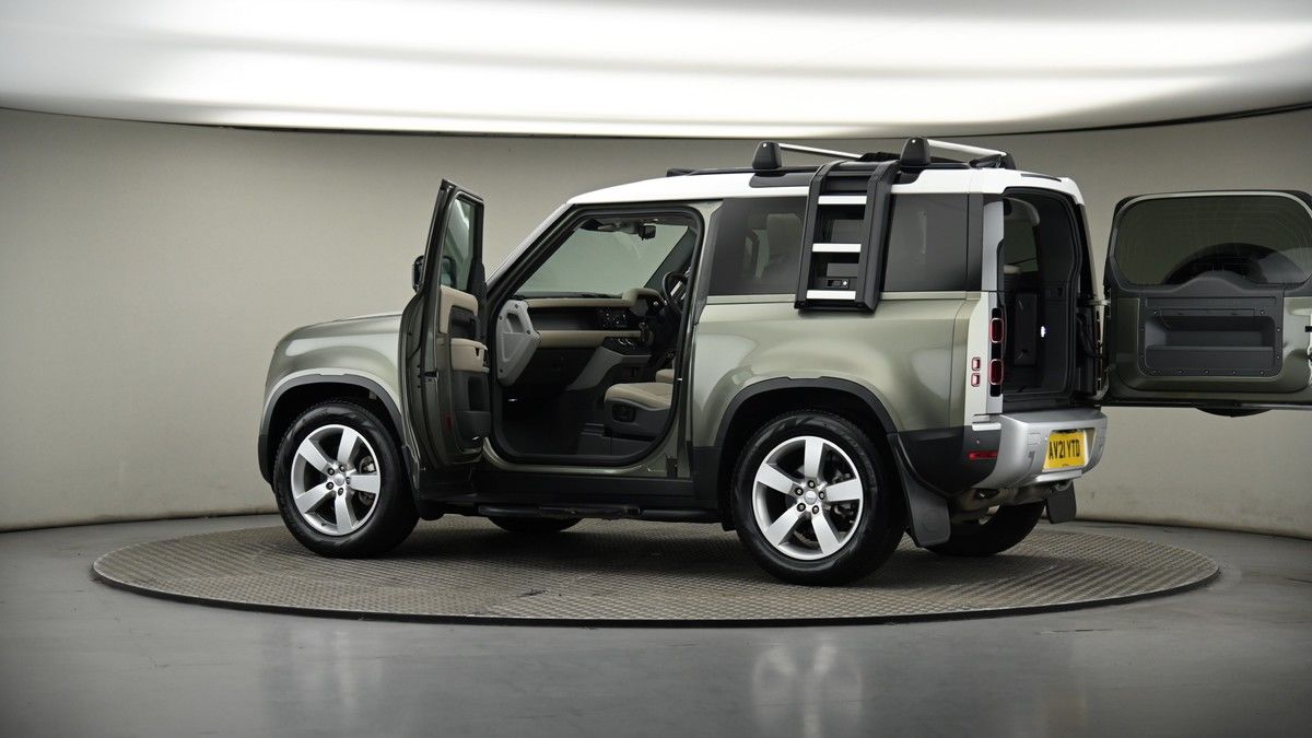 More views of Land Rover Defender 90