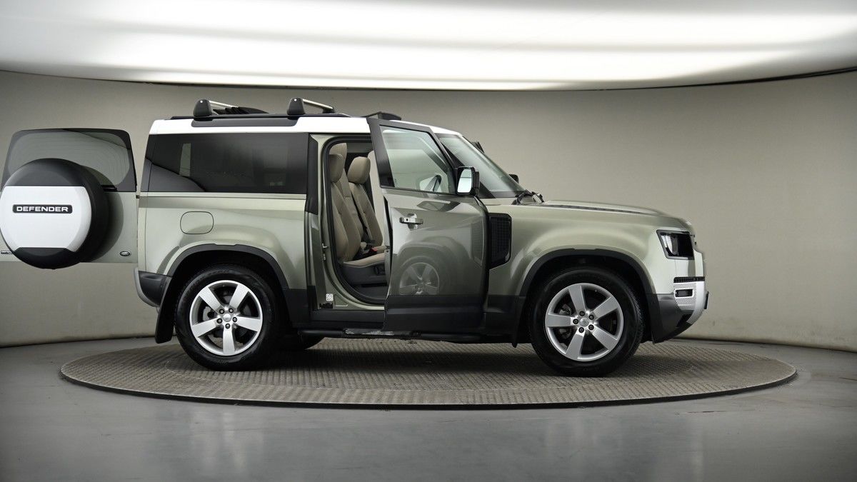 More views of Land Rover Defender 90