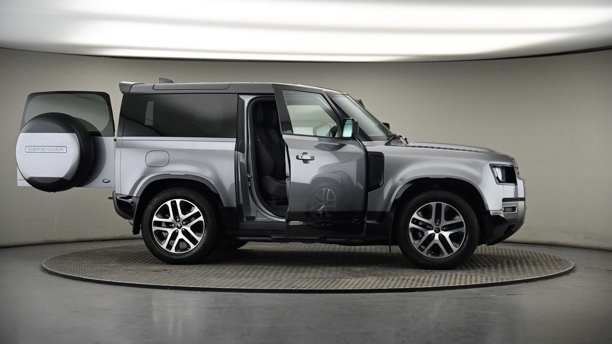 More views of Land Rover Defender 90
