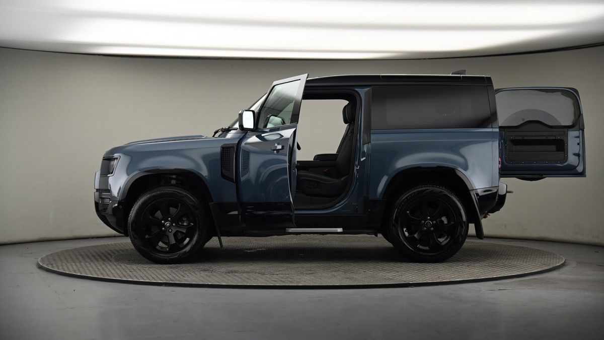 More views of Land Rover Defender 90