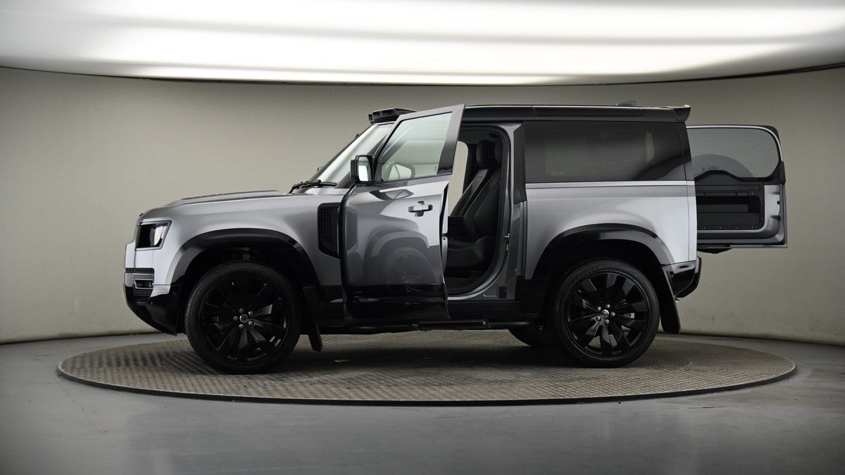More views of Land Rover Defender 90