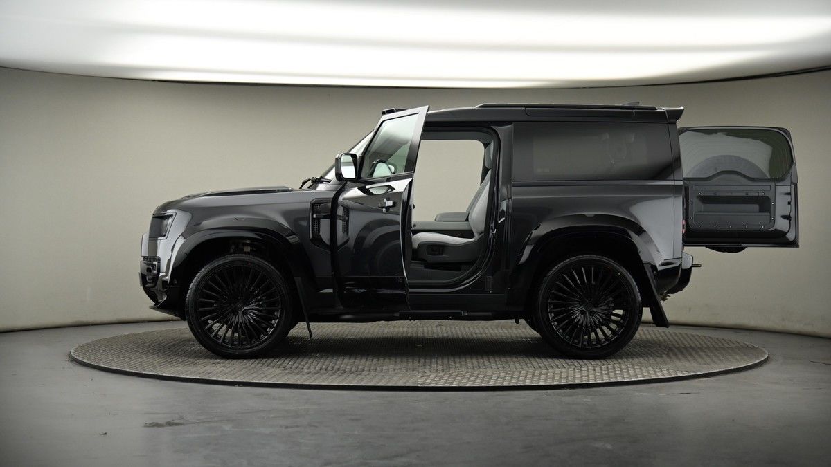 More views of Land Rover Defender 90