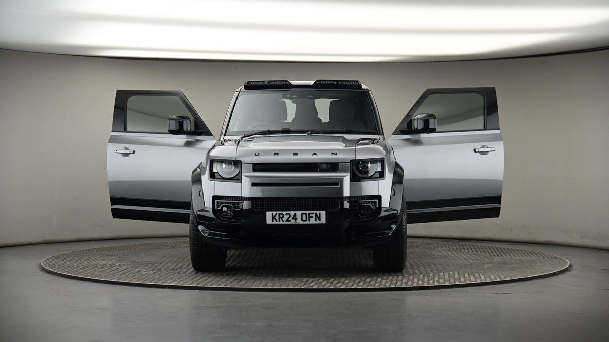 More views of Land Rover Defender 90