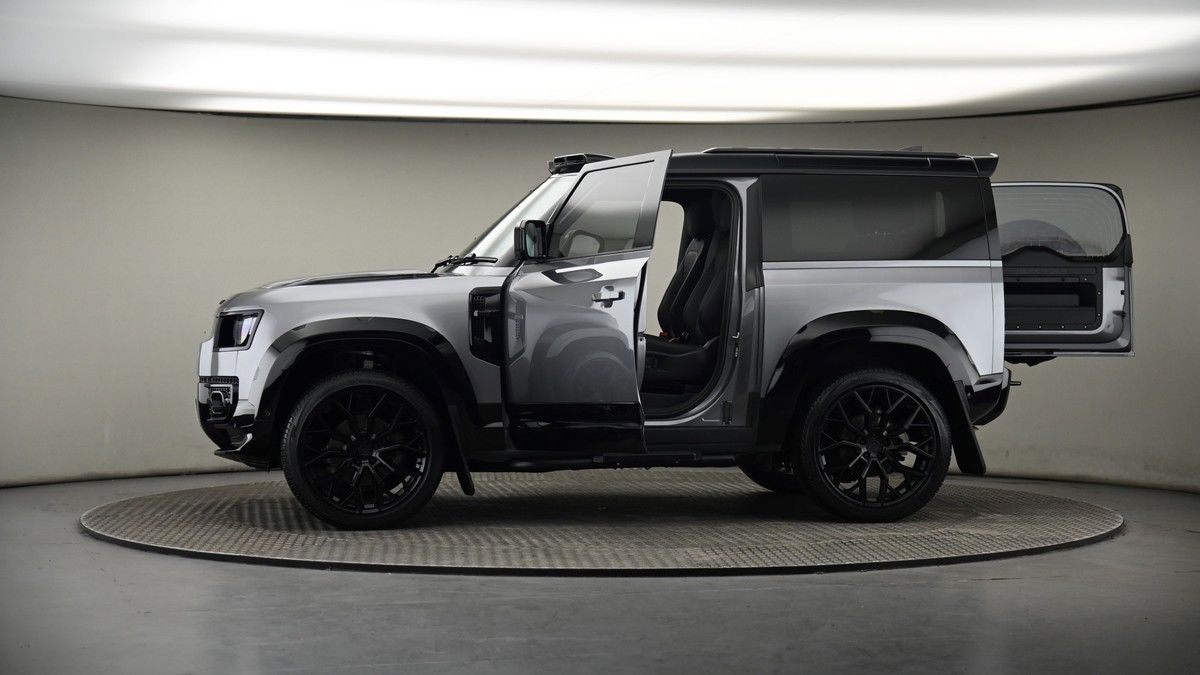 More views of Land Rover Defender 90