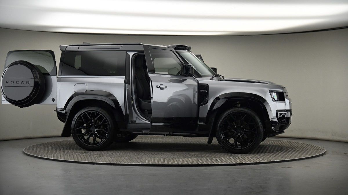 More views of Land Rover Defender 90