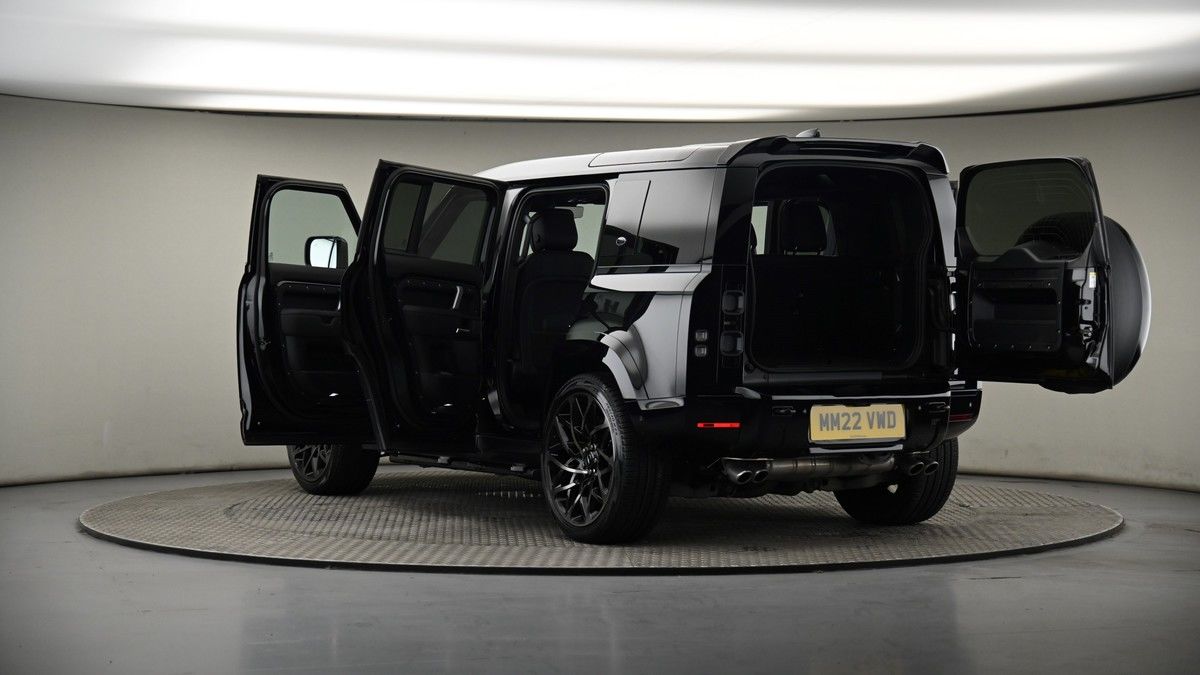Land Rover Defender 110 Image 8