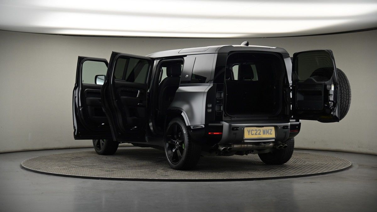 Land Rover Defender 110 Image 8