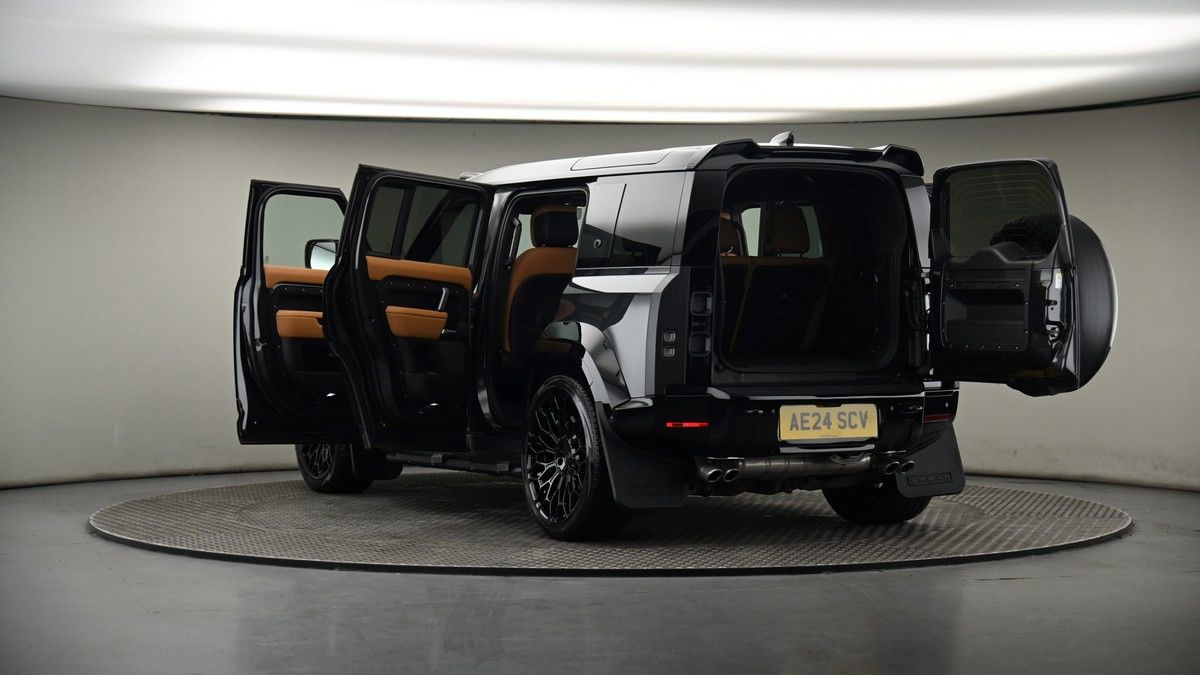Land Rover Defender 110 Image 8