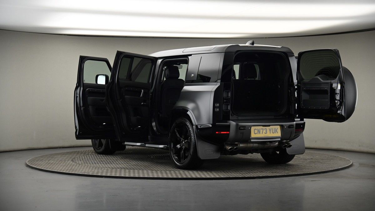 Land Rover Defender 110 Image 8