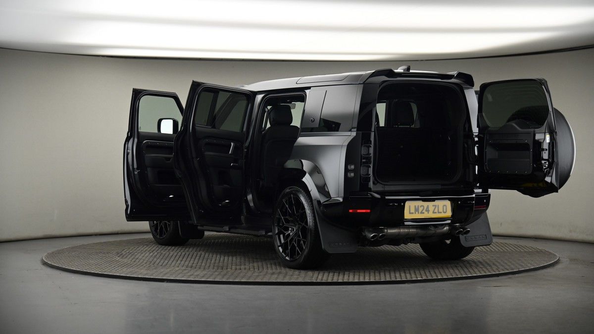 Land Rover Defender 110 Image 8