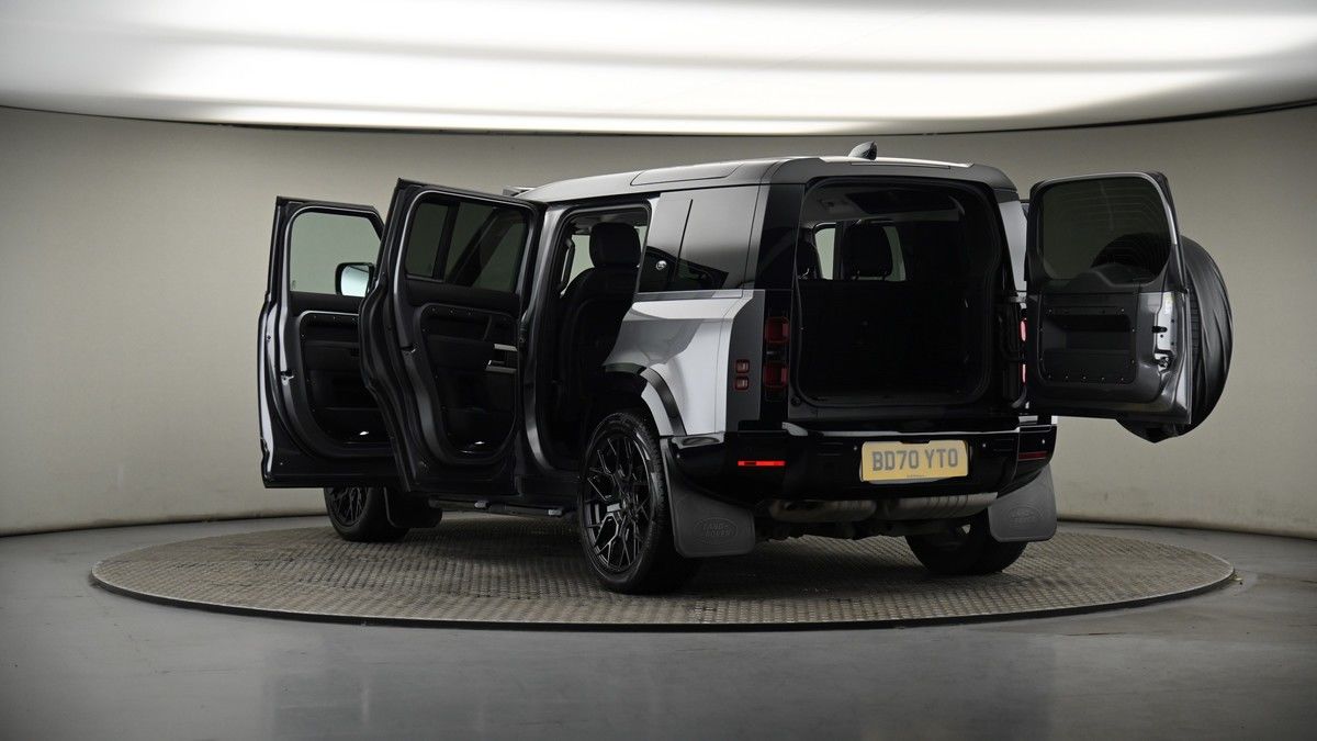 Land Rover Defender 110 Image 8