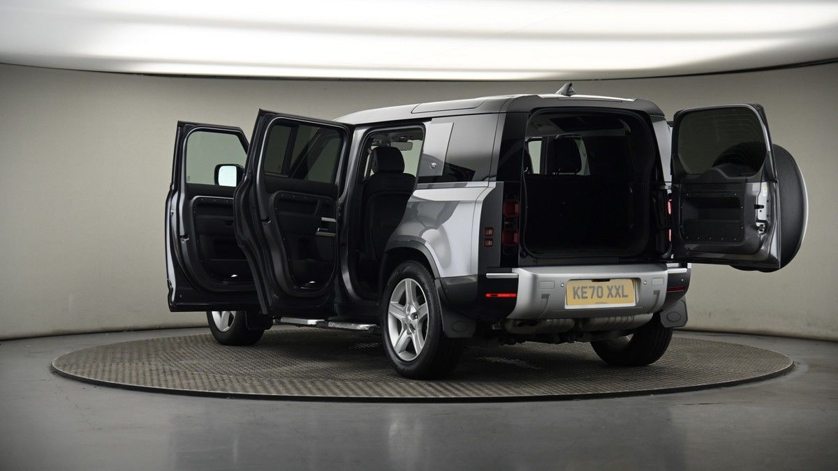 Land Rover Defender 110 Image 8