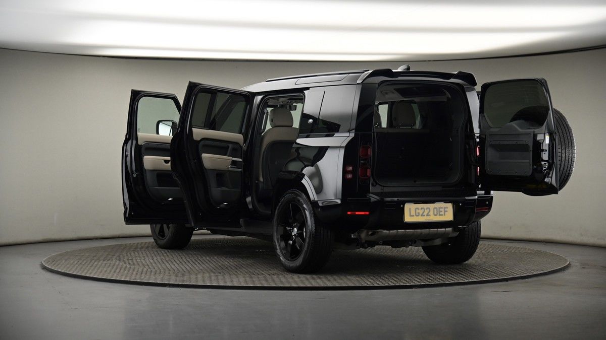 Land Rover Defender 110 Image 8
