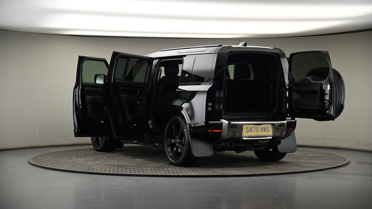 Land Rover Defender 110 Image 8