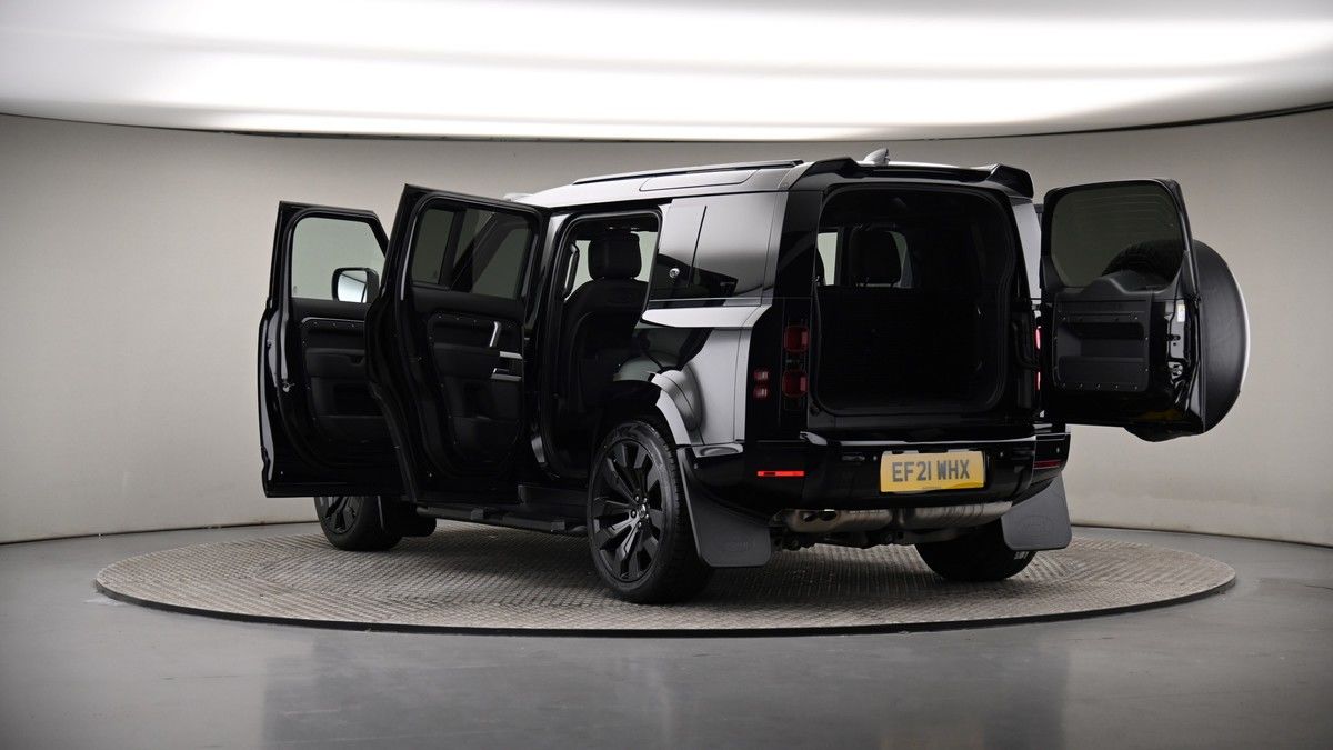 Land Rover Defender 110 Image 8