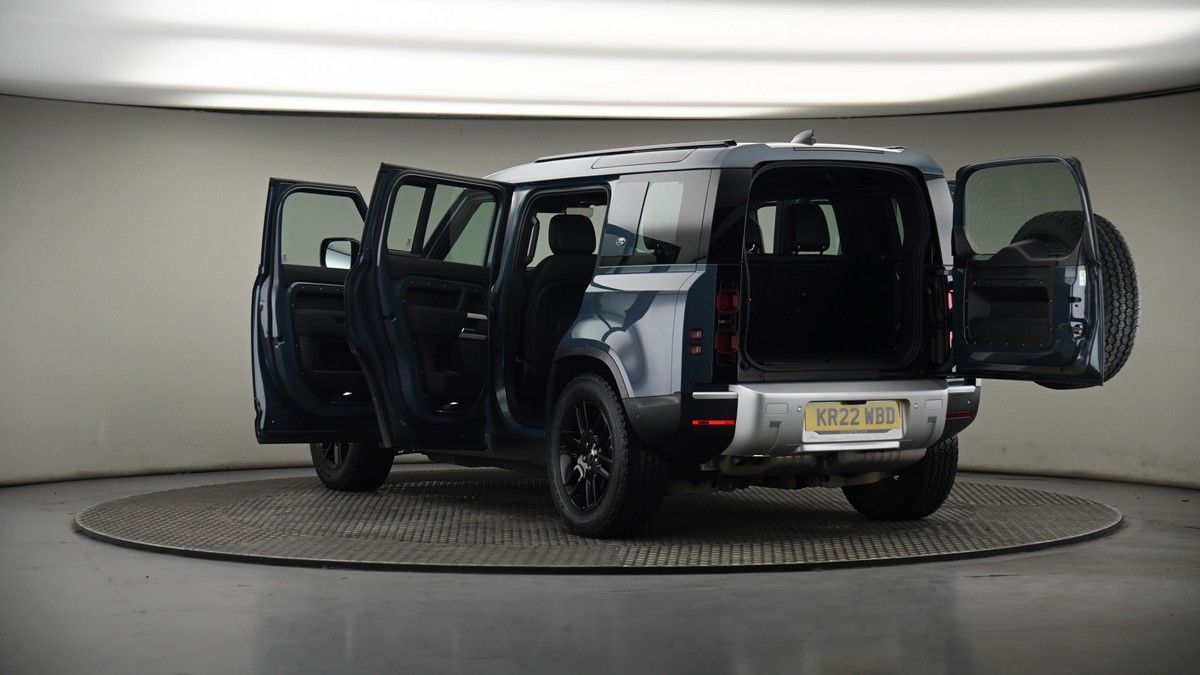 Land Rover Defender 110 Image 8