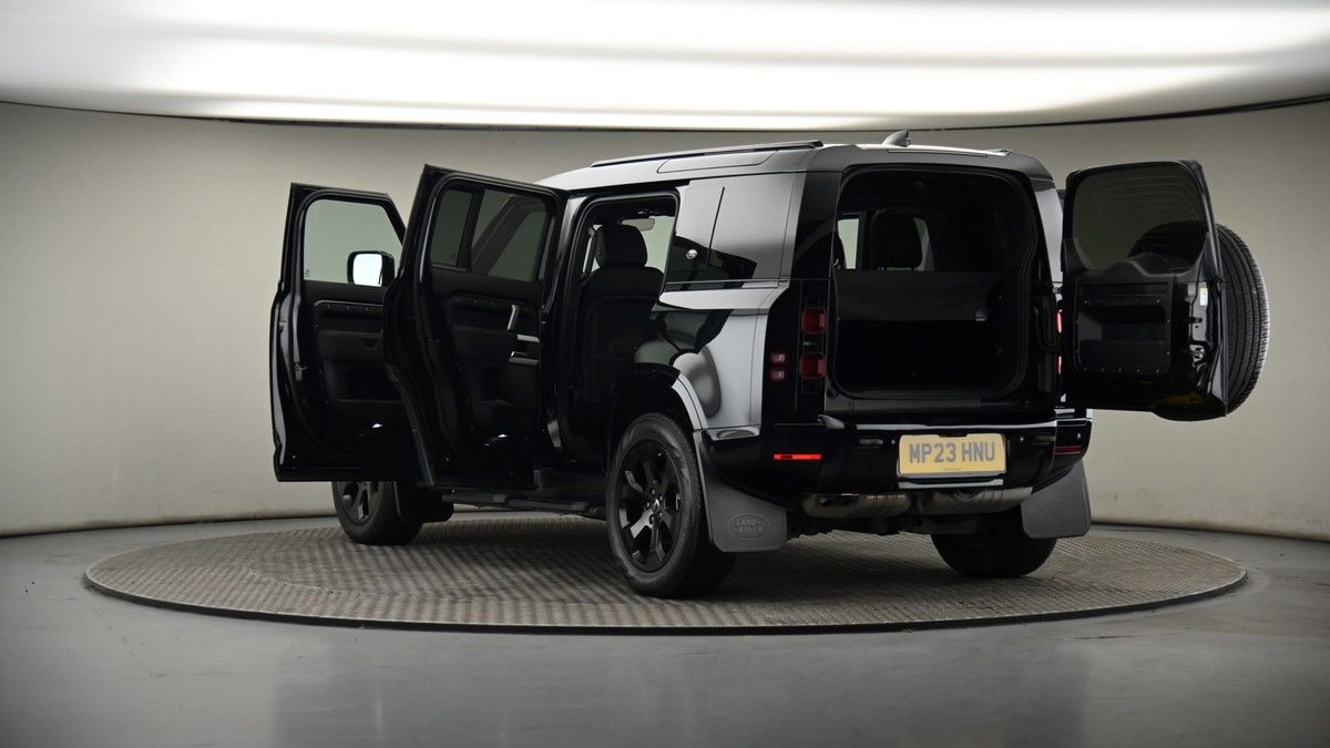 Land Rover Defender 110 Image 8