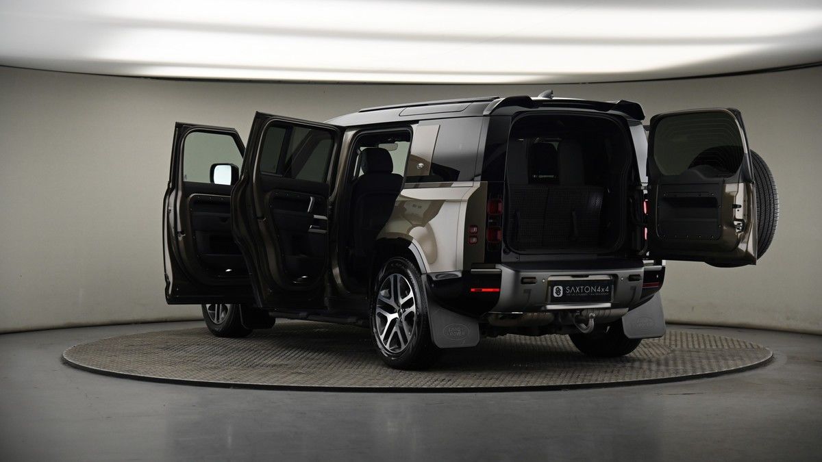 Land Rover Defender 110 Image 8
