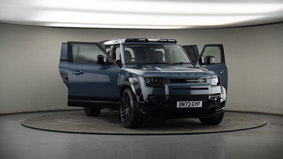 More views of Land Rover Defender 110