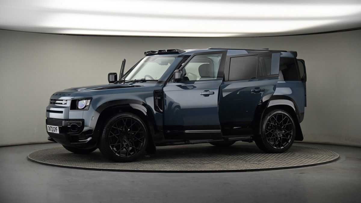 More views of Land Rover Defender 110