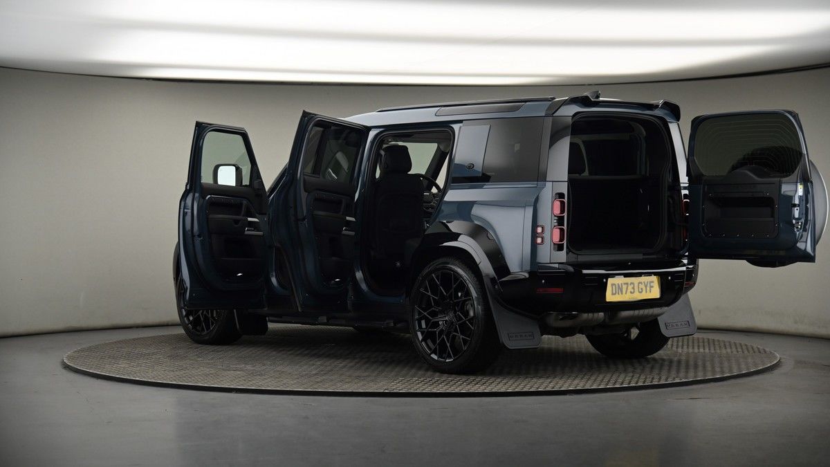 More views of Land Rover Defender 110